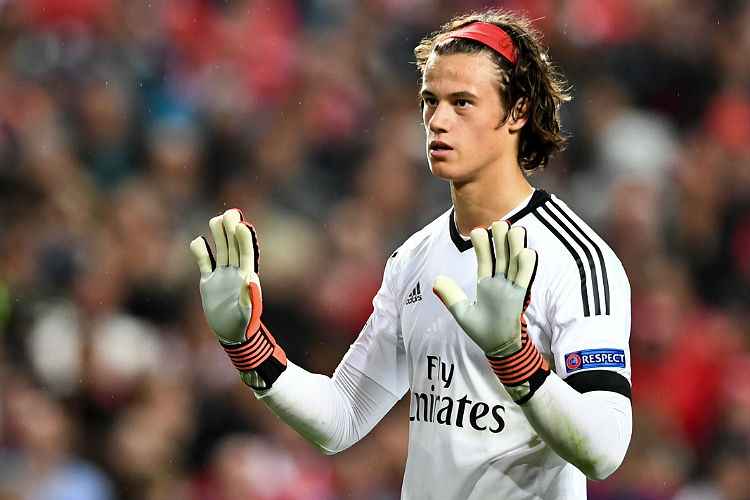 Svilar, belga de 18 anos, bateu Casillas e se tornou o goleiro mais jovem a atuar em uma Champions League
