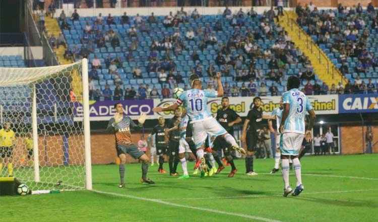 Time carioca empatou com o Avaí por 1 a 1, na Ressacada, e foi cobrado pelos torcedores