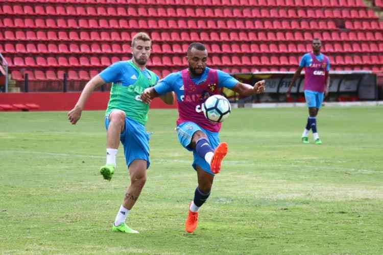 "Quero entrar nesse jogo em prol do grupo, não pensando no Samuel", declarou o lateral-direito