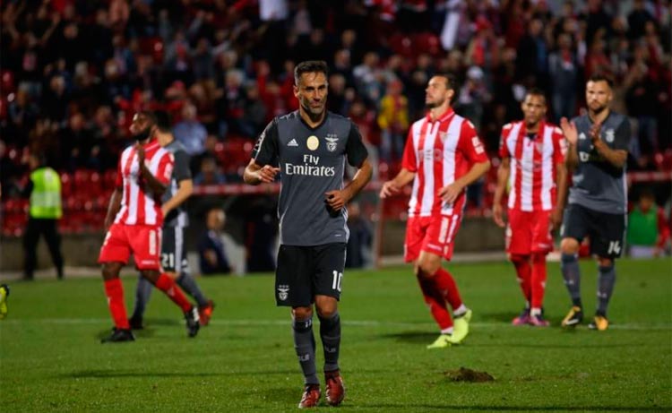 Jonas marcou dois gols na vitória do Benfica sobre o Deportivo das Aves, fora de casa