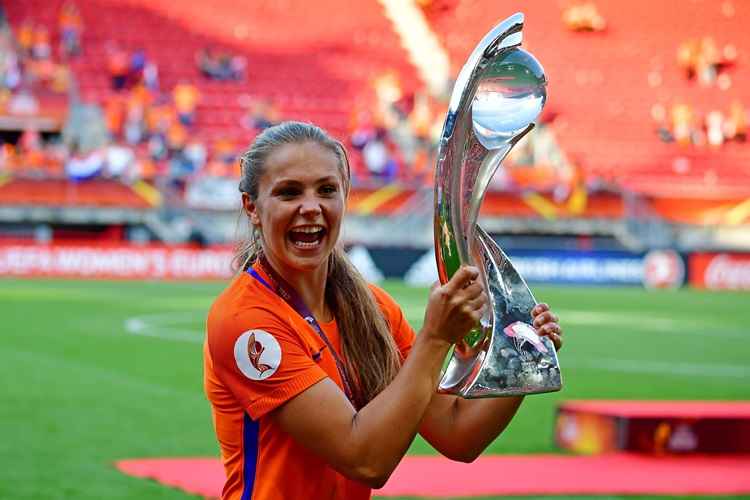 Neste ano, meia do Barcelona já havia sido eleita a melhor da Eurocopa