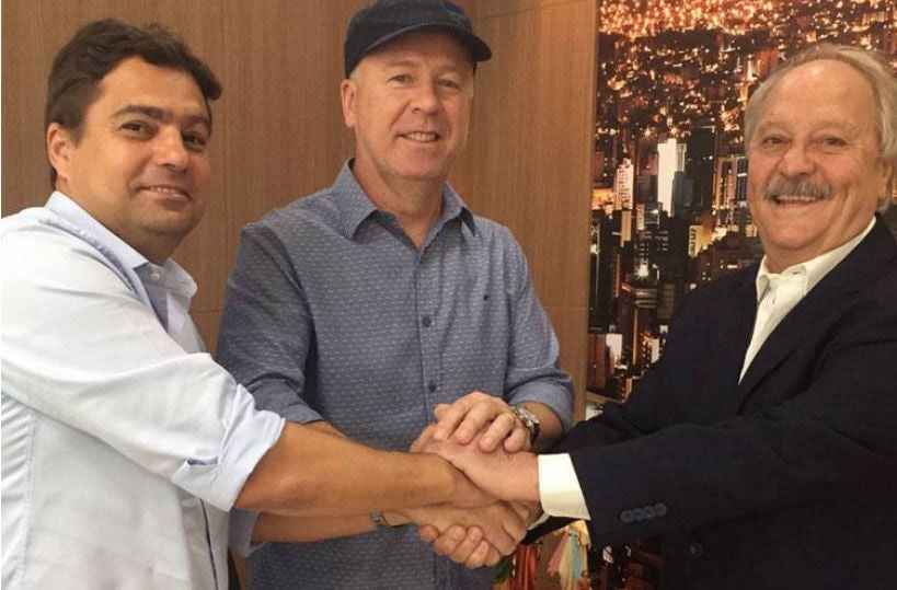 Itair Machado e Wagner Pires de Sá apresentaram projeto a Mano, que renovou por dois anos