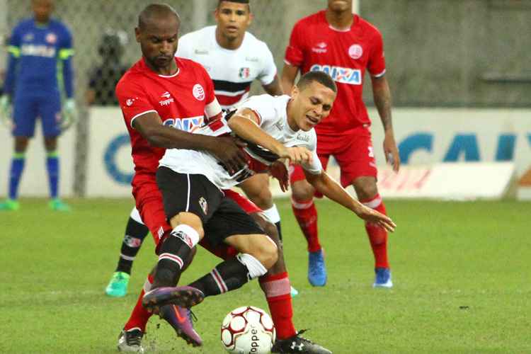 No clássico do primeiro turno, na Arena, Náutico e Santa Cruz ficaram num empate em 0 a 0