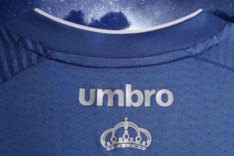 Cruzeiro e Umbro divulgaram detalhes da camisa número 3; patrocinadores ficaram na cor prata