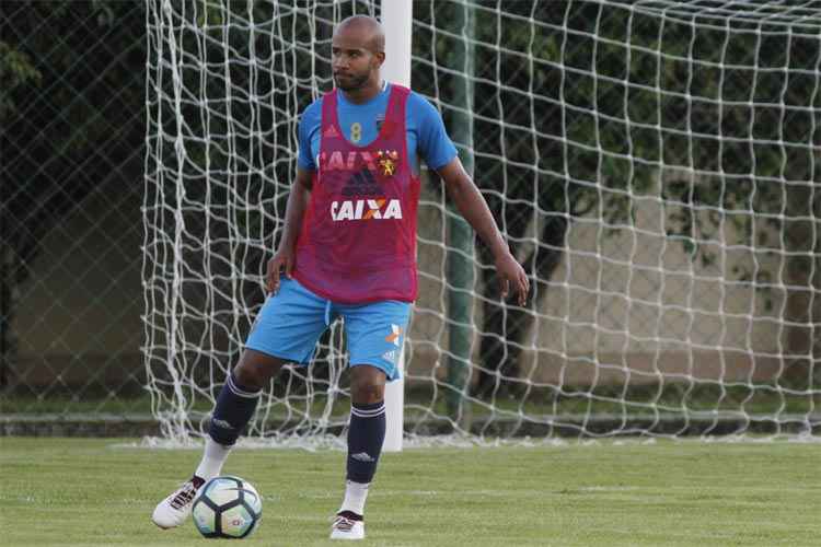 Patrick admitiu que foi expulso por reclamação, mas que não xingou o árbitro do jogo contra Flamengo
