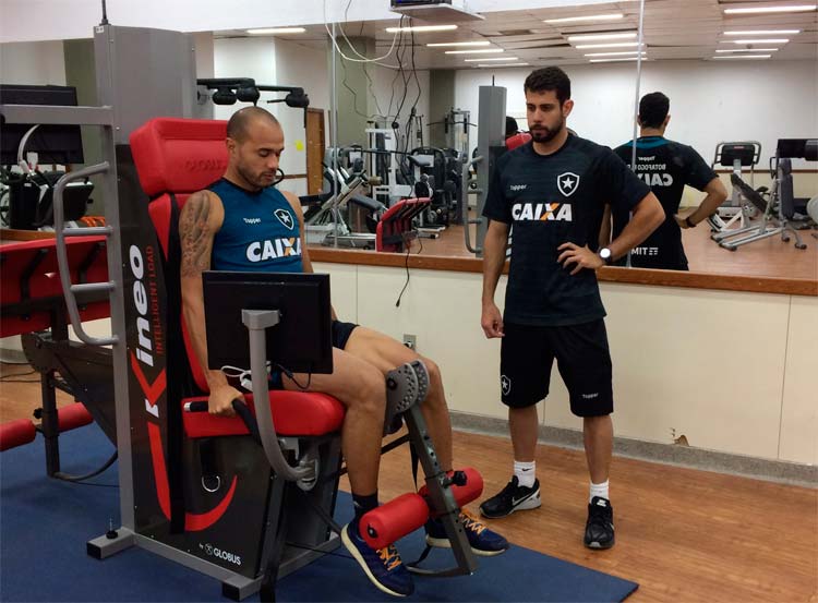 Na manha desta terça-feira, Roger fez treinos físicos na academia do Botafogo