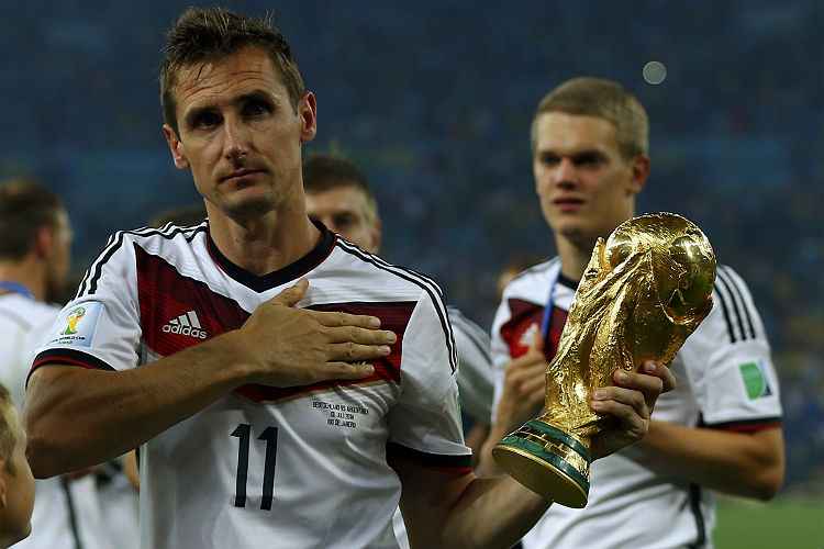 Klose defendeu a Alemanha em quatro edições da Copa, entre 2002 e 2014, conquistando um título