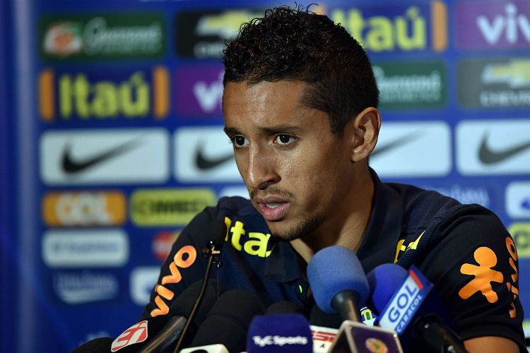 Defensor se disse impressionado com a forma com que atacante Neymar chegou à equipe parisiense