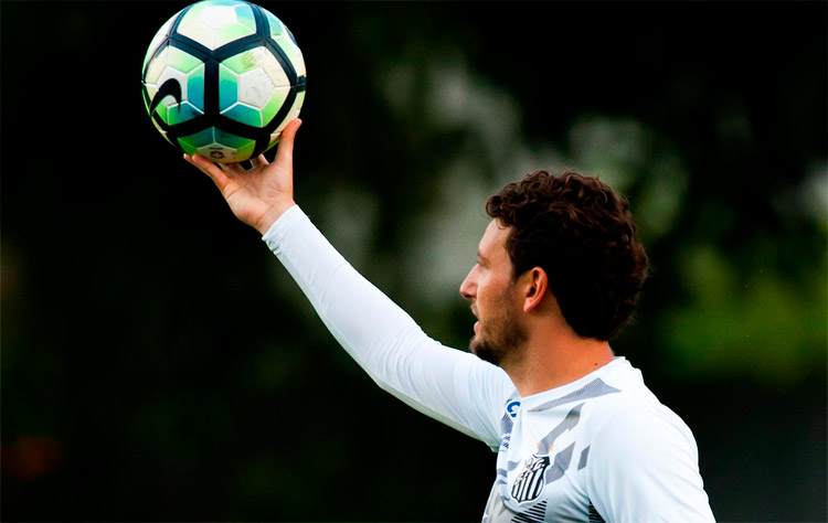 Técnico interino Elano ainda pensa em levar o Santos até o topo do Campeonato Brasileiro