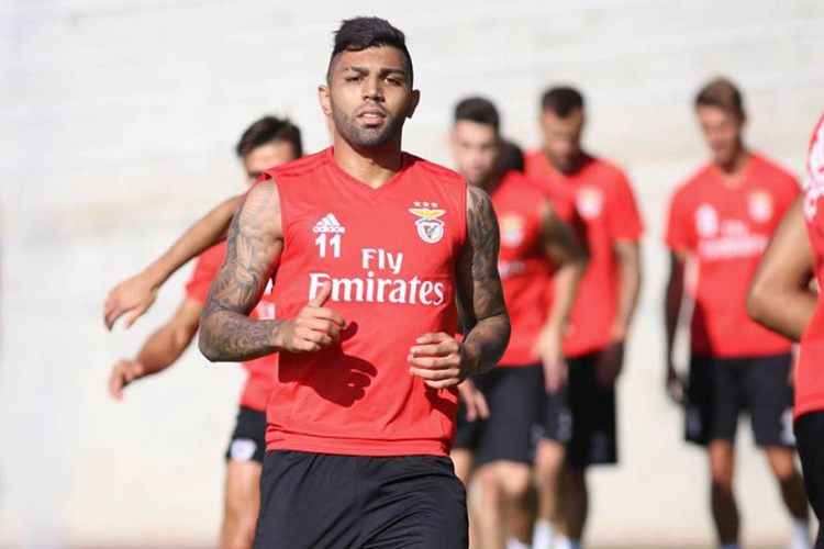 Gabriel Barbosa não tem rendido na Europa: pelo Benfica, marcou apenas um gol