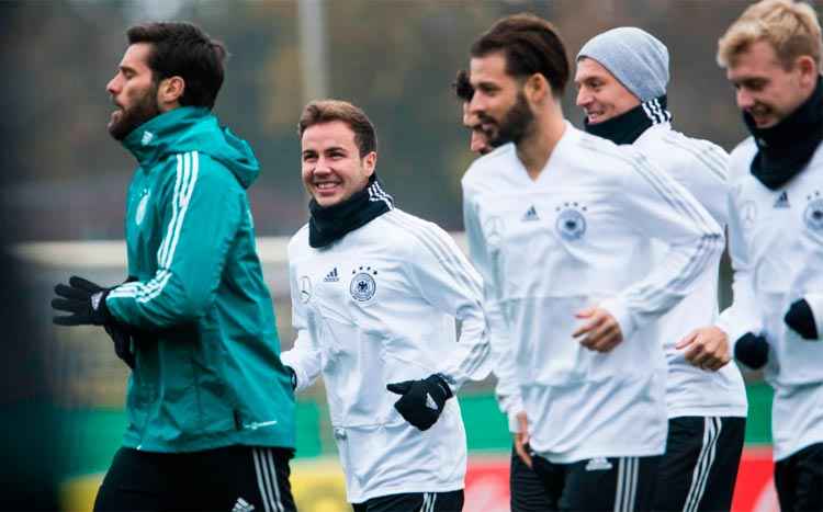O meia Mario Götze retorna à seleção da Alemanha, no amistoso com a Inglaterra, depois de um ano