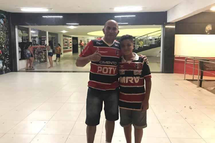 Morando em São Paulo, Evaldo Lima trouxe filho João Vitor para assistir pela 1ª vez jogo no Arruda