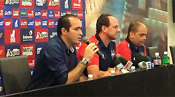 Rogério Ceni deu entrevista na Arena Castelão e disse que persistência do clube pesou