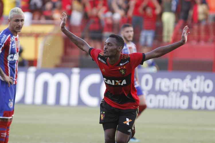 Marquinhos comemora gol do Sport ainda no primeiro tempo da partida na Ilha do Retiro