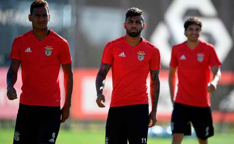 Atacante Gabigol deve puxar a lista de dispensas do Benfica já em janeiro