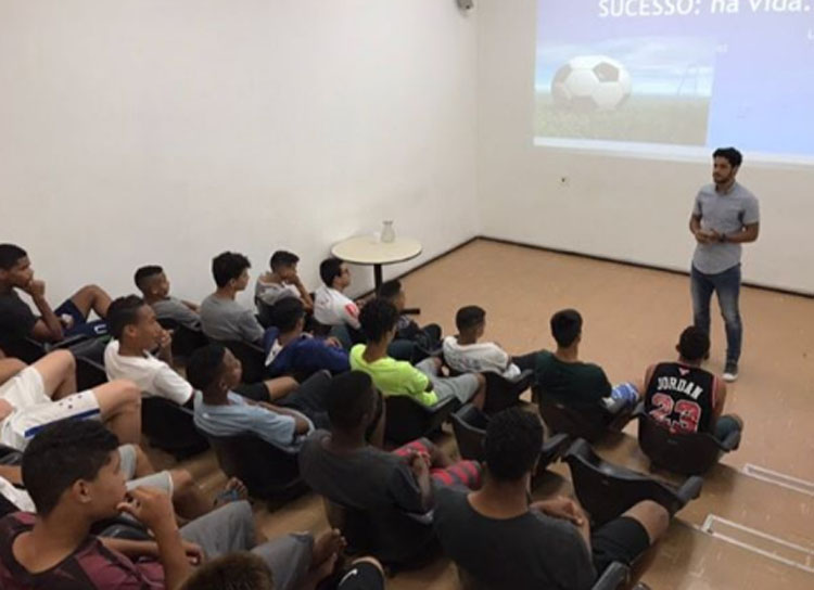 Zagueiro é considerado pela diretoria celeste um líder positivo para os atletas da base do Cruzeiro