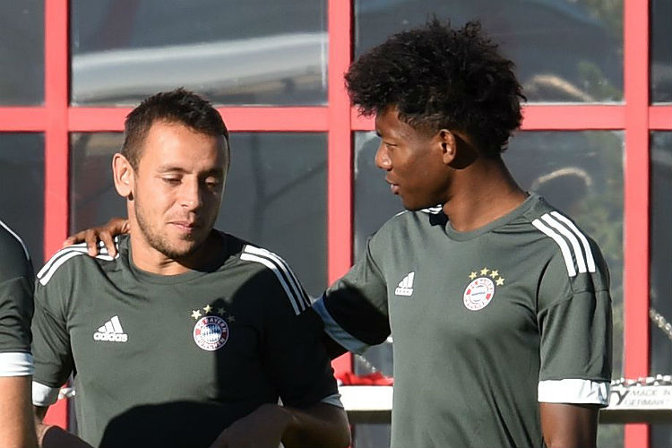 Rafinha (esquerda) e David Alaba (direita) estão fora de confronto da Liga dos Campeões por lesão