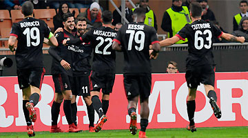 Milan saiu em desvantagem, mas virou o placar e goleou o Austria Viena no San Ciro