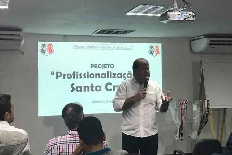 "Temos que trazer o torcedor de volta ao clube e invista no Santa Cruz", prega o candidato