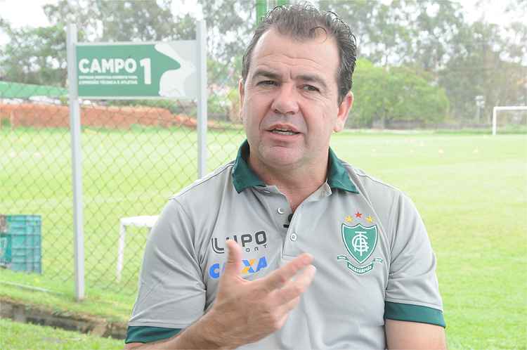 Enderson Moreira não cravou permanência no clube em 2018; antes, quer definir título da Série B