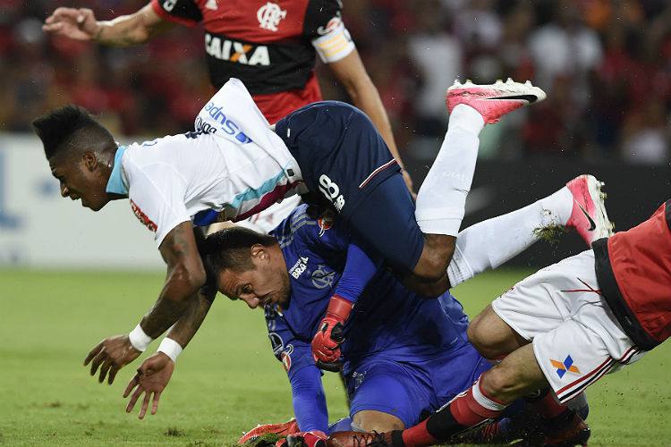 Diego Alves poderá retomar as primeiras atividades físicas na academia em cerca de duas semanas