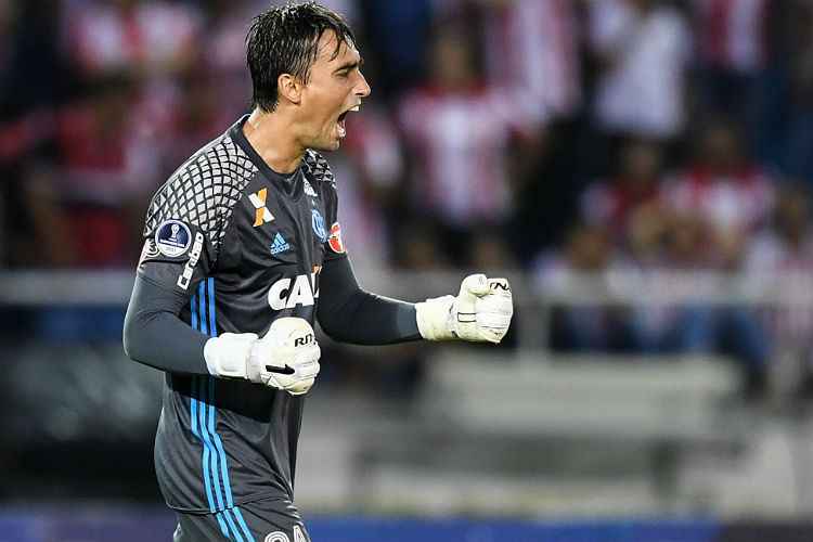 De quarto goleiro a herói: César brilha em classificação do Flamengo à final da Sul-Americana