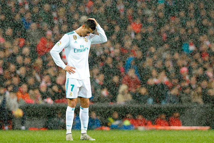 Cristiano Ronaldo teve a melhor chance do Real, mas parou na trave e time merengue não saiu do zero