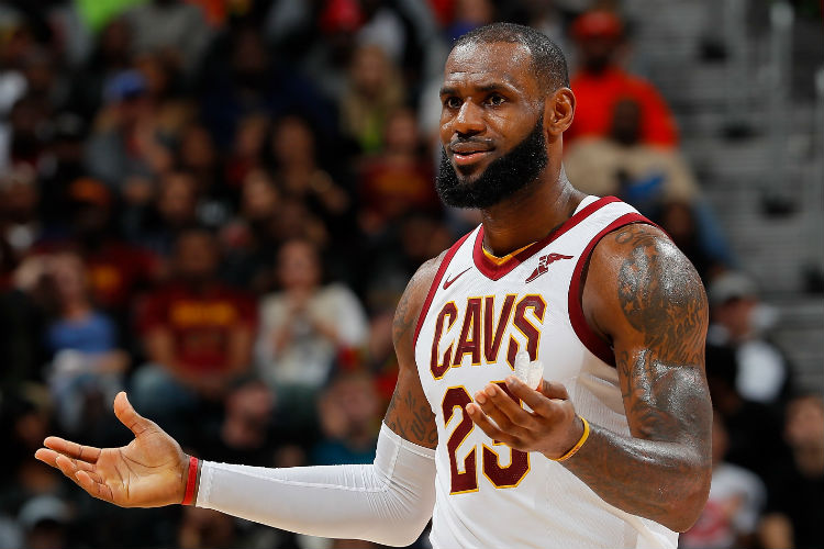 LeBron liderou a equipe com 34 pontos e ainda 12 assistências