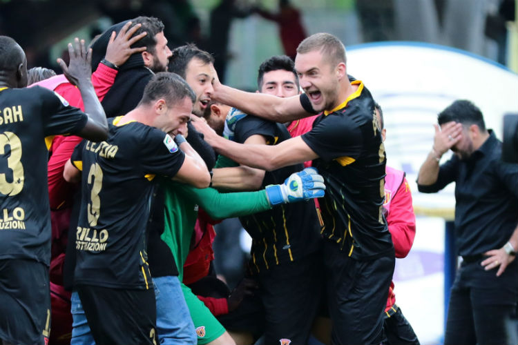 Goleiro Brignoli marcou o gol de empate do Benevento sobre o Milan