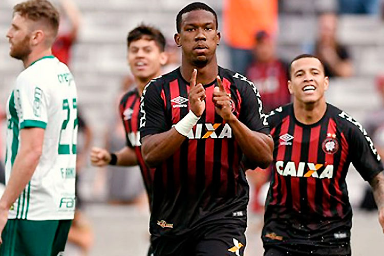 Ribamar comemora gol do Furacão: Palmeiras perde feio, mas ainda assim só ficou atrás do Corinthians