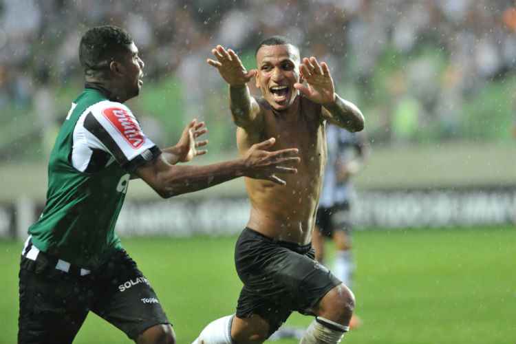 Otero comemora gol que manteve vivo o sonho do Atlético conquistar uma vaga na Copa Libertadores