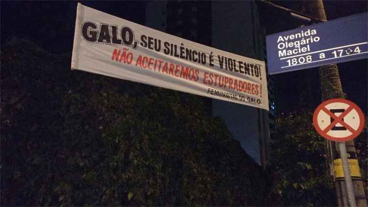 Grupo de feministas espera que Atlético não renove contrato do atacante Robinho