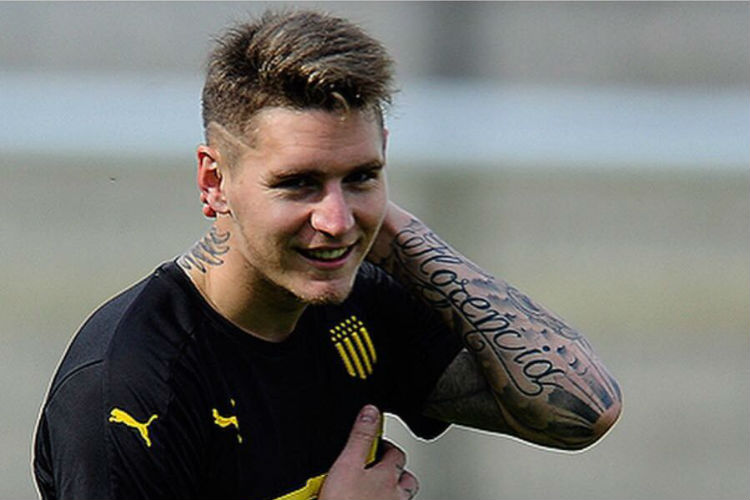 O lateral-direito Guillermo Varela retornou ao Peñarol, clube que o revelou, em agosto de 2017