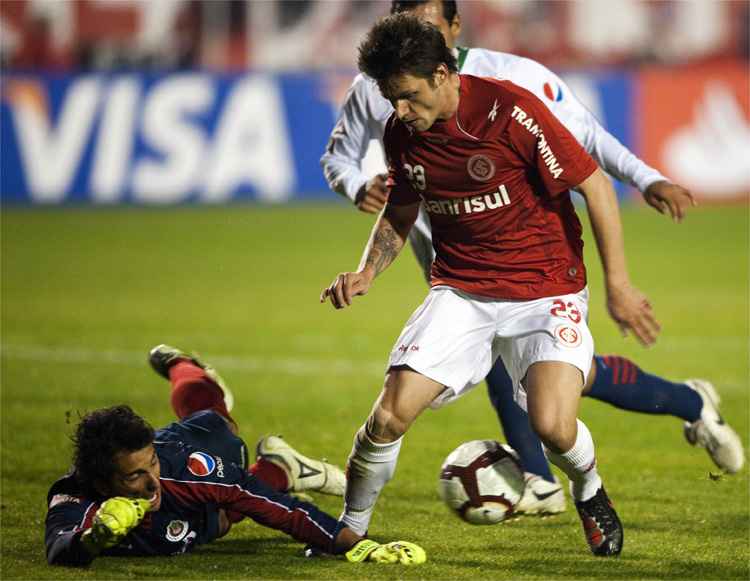 Rafael Sobis foi bicampeão da Libertadores em 2010 e marcou gol na final contra o Chivas-MEX