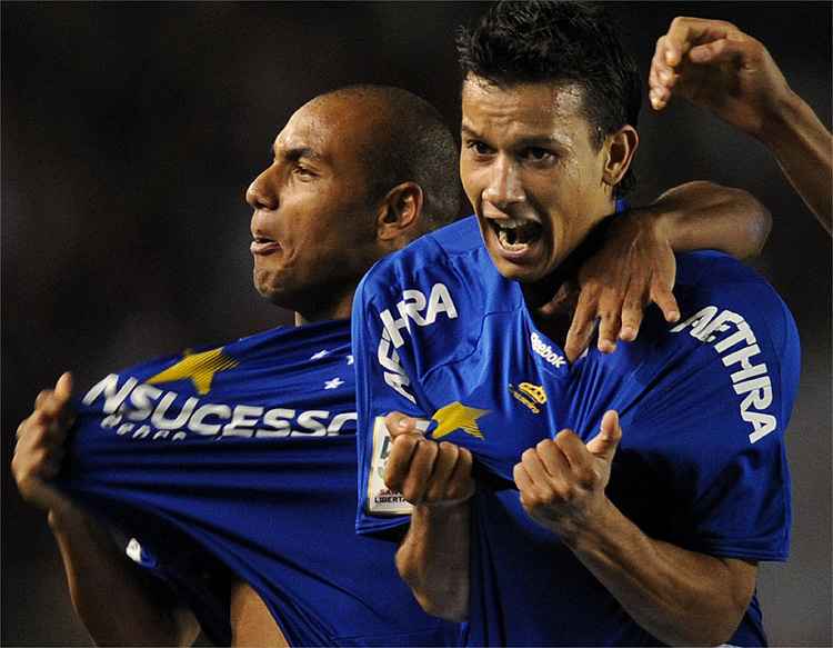Henrique marcou gol do Cruzeiro na final da Libertadores de 2009, mas jogo teve desfecho frustrante