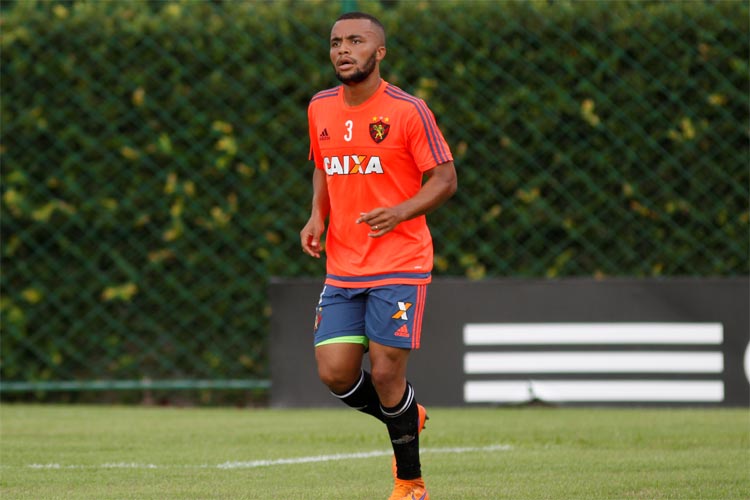 Samuel Xavier disputou 145 partidas com a camisa do Sport e marcou três gols