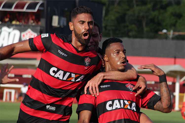 Cruzeiro quer atacante David (d), do Vitória, para 2018. Leão afirma não ter recebido proposta