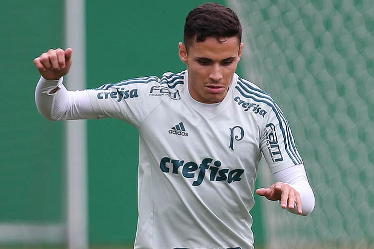 Raphael Veiga, de 22 anos, se destacou pelo Coritiba em 2016, mas teve poucas oportunidades em 2017