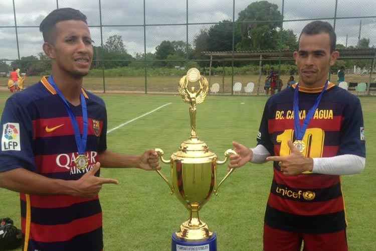 Alex Moraes (D) estava na equipe de Fut 7 do Timbu e é famoso no futebol de várzea do estado