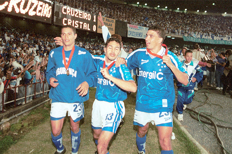 Marcelo Ramos (à esquerda) foi artilheiro do Cruzeiro na Libertadores de 1997, com quatro gols