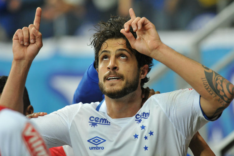 Hudson comemora gol marcado no jogo de volta da semifinal da Copa do Brasil, entre Cruzeiro e Grêmio