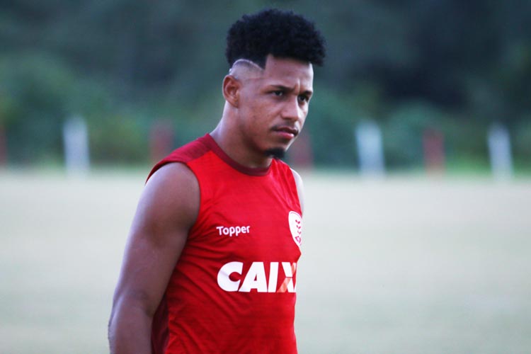 Rogerinho: "Aprendi um pouco mais no Bangu e espero que essa experiência me ajude aqui"