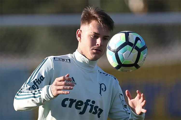 Galo poderia contar com investidor para comprar percentual ou envolver lateral Marcos Rocha
