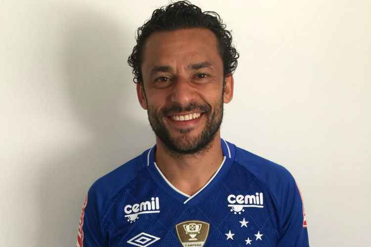 Fred já posou para fotos com a camisa do Cruzeiro