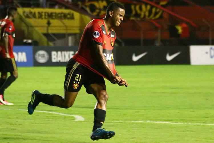 Volante Rithely já externou desejo à diretoria rubro-negra de deixar a Ilha do Retiro nesta temporada