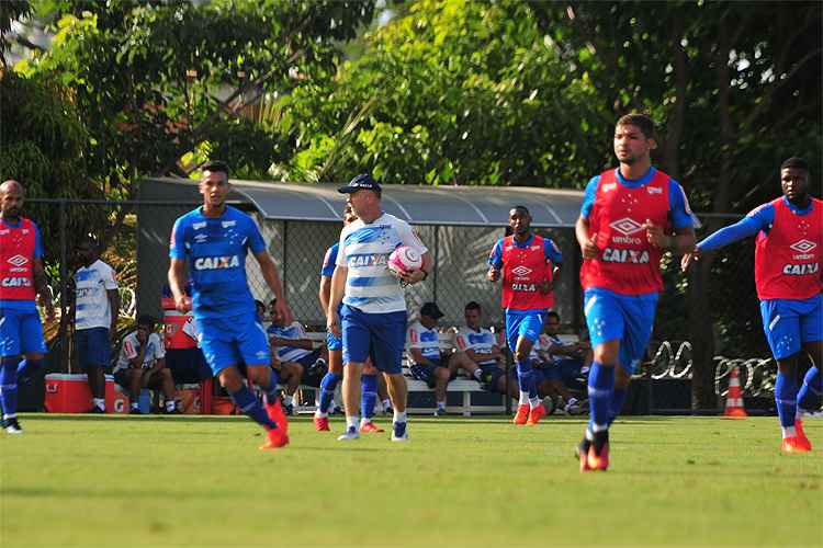 Mano Menezes esboçou escalação do Cruzeiro para os jogos-treino contra Guarani e Ipatinga