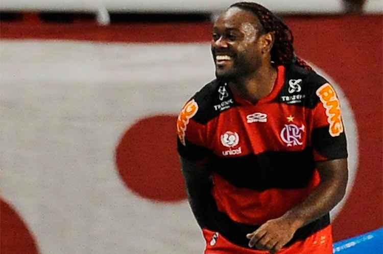 Vagner Love, que já jogou no Flamengo, esteve no Brasil para as festas de fim de ano