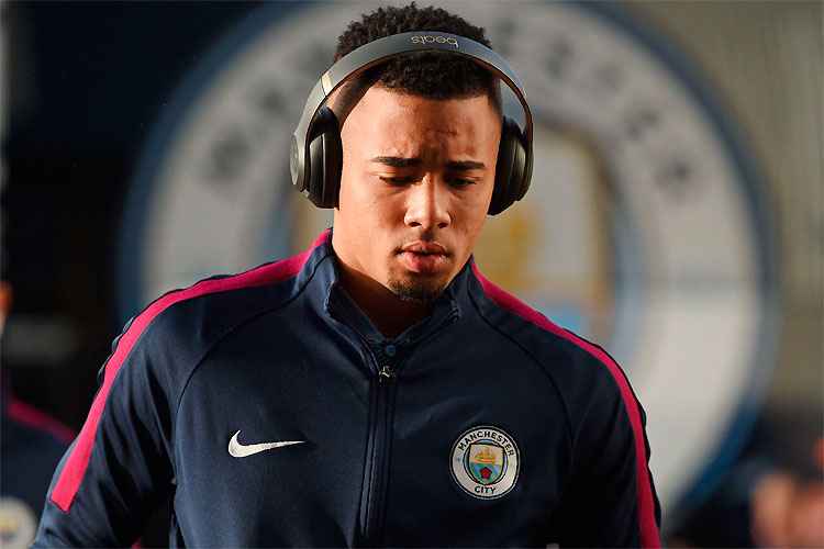 Gabriel Jesus foi avaliado por médico de confiança de Guardiola e teve descartada lesão mais grave