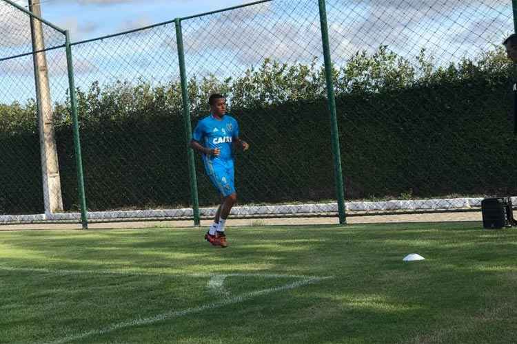 Novato, lateral-esquerdo Capa trabalhou pela primeira vez com a camisa do Leão nesta tarde