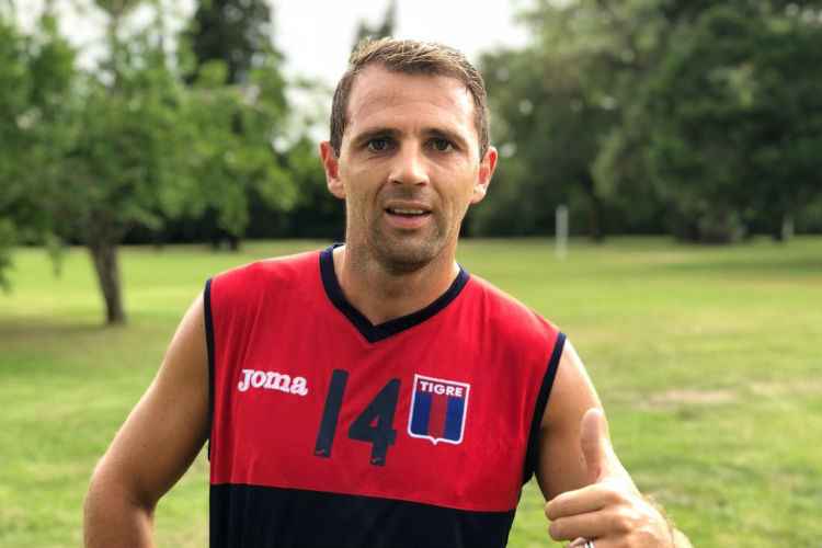 Jogador estava sem clube desde junho de 2017, quando anunciou sua aposentadoria dos gramados